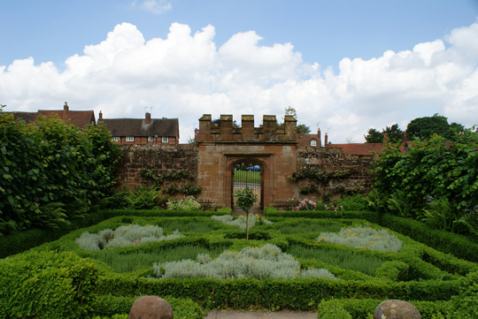 Воссозданный сад эпохи Елизаветы I открывается в Великобритании